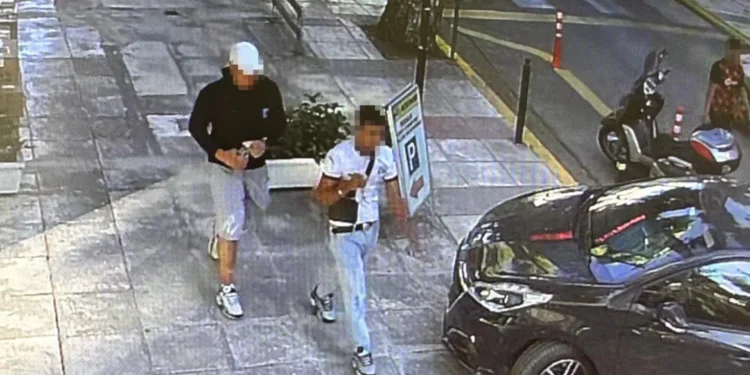 Ανήλικοι έστηναν καρτέρι σε σταθμούς του ΗΣΑΠ και λήστευαν ανυποψίαστους περαστικούς – Η φωτογραφία που τους «πρόδωσε»