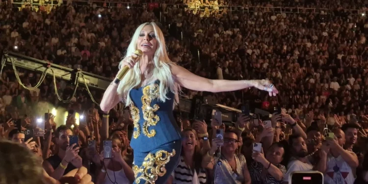 Άννα Βίσση για τις συναυλίες της στο Καλλιμάρμαρο: Τραγουδάω 3,5 ώρες αγνή χωρίς ουσίες και ας λένε διάφορα πίσω από την πλάτη μου