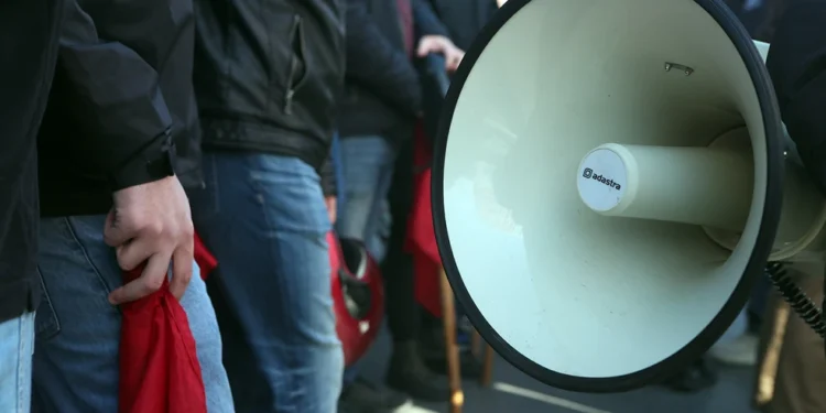 24ωρη πανελλαδική απεργία την Τετάρτη 1/10 – Πώς θα κινηθούν τα ΜΜΜ και τι θα γίνει με τα ταξί;