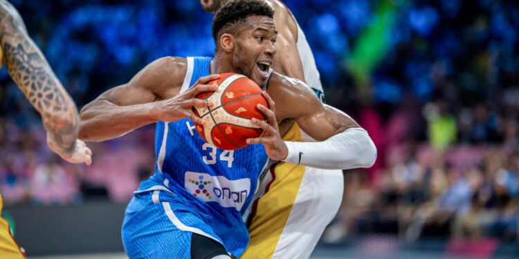 Eurobasket 2025: «Μαύρη Πέμπτη» γράφουν οι Ισπανοί για την ήττα από την Ελλάδα – «Πιο τρομακτικός από ποτέ» λέει η FIBΑ για τον Αντετοκούνμπο