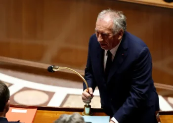 Πολιτικός σεισμός στη Γαλλία: Πτώση της κυβέρνησης Μπαϊρού, όλα τα βλέμματα στον Μακρόν