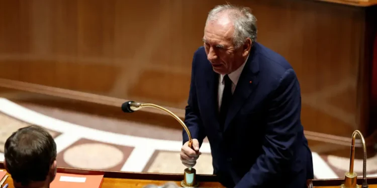 Πολιτικός σεισμός στη Γαλλία: Πτώση της κυβέρνησης Μπαϊρού, όλα τα βλέμματα στον Μακρόν