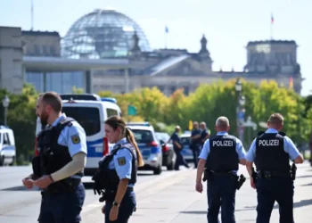 Συναγερμός στο Βερολίνο: Αυτοκίνητο έπεσε πάνω σε συγκεντρωμένο πλήθος – Αναφορές για τραυματίες εκ των οποίων και παιδιά