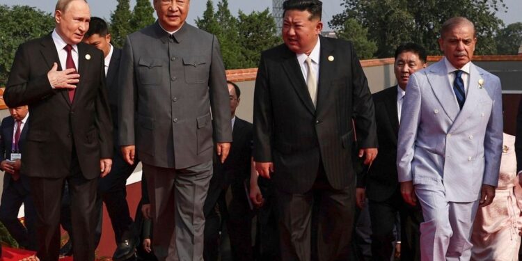 Σι, Πούτιν και Κιμ μαζί στο Πεκίνο: Η φωτογραφία που θα μείνει στα βιβλία της ιστορίας