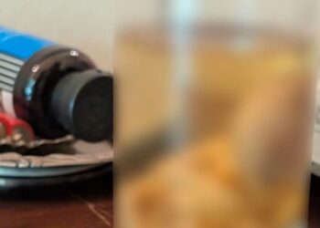 Εντοπίστηκε ανθρώπινο έμβρυο μέσα σε γυάλινο μπουκάλι έπειτα από έρευνα σε διαμέρισμα στην Αττική