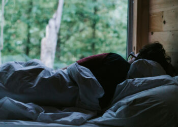 «Με δηλητηρίασε, δεν με υπνώτισε απλώς» – Ξεσπά ο άνδρας που έπεσε θύμα της οικιακής βοηθού