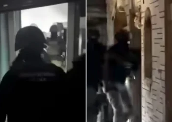 «Άεργοι» Ρομά εισέπρατταν επιδόματα, ζούσαν σε πολυτελή σπίτια και σκορπούσαν μετρητά για τη διασκέδασή τους – Βίντεο με έφοδο της ΕΛ.ΑΣ.