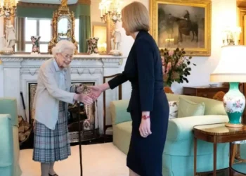Η αντίδραση της βασίλισσας Ελισάβετ όταν έμαθε ότι πεθαίνει: «Α, τι κρίμα» –
