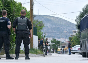 Γιατί προσλαμβάνονται 100 Ρομά στην ΕΛ.ΑΣ. – Το σχέδιο Χρυσοχοΐδη για τους καταυλισμούς