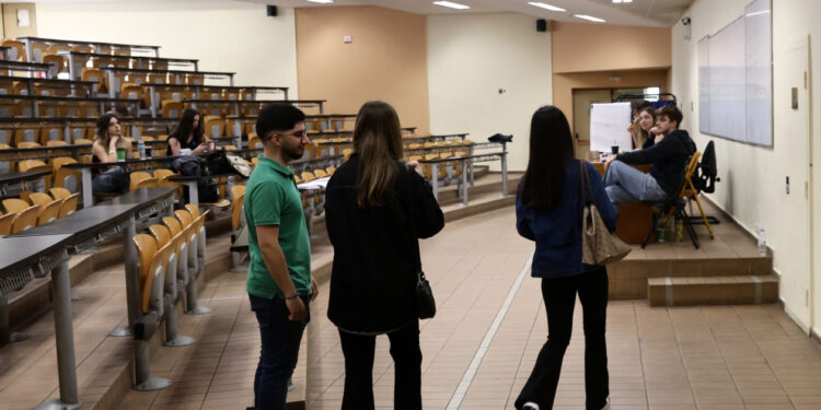 Υπουργείο Παιδείας: Διαγράφονται 335.000 αιώνιοι φοιτητές – Πώς θα γίνει βήμα βήμα η διαδικασία