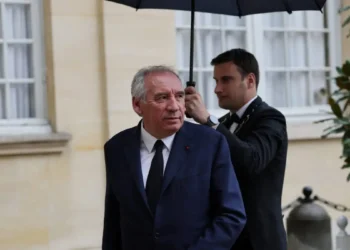 Γαλλία – Ποιος θα διαδεχθεί τον Μπαϊρού: Το φαβορί Λεκορνού, ο τεχνοκράτης Λομπάρ και ο φιλόδοξος Νταρμανέν