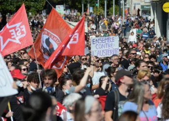 Παραλύει η Γαλλία από τις μαζικές απεργίες – Διαδηλώσεις σε πολλές πόλεις, τουλάχιστον 94 άτομα έχουν συλληφθεί