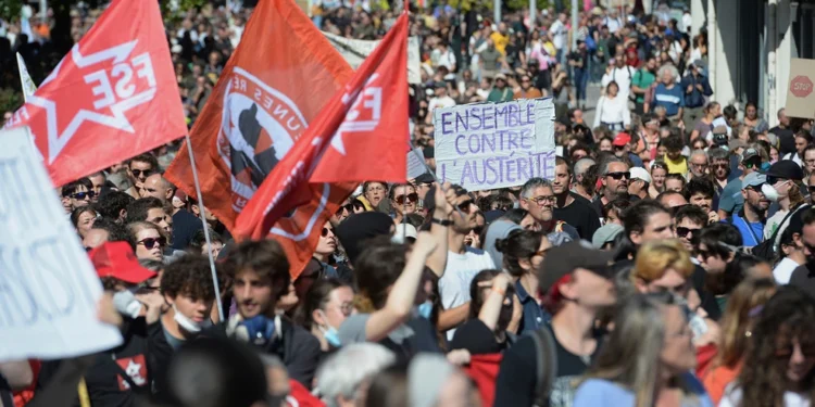 Παραλύει η Γαλλία από τις μαζικές απεργίες – Διαδηλώσεις σε πολλές πόλεις, τουλάχιστον 94 άτομα έχουν συλληφθεί