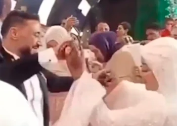 Γάμος εξελίχθηκε σε τραγωδία στην Αίγυπτο: Ο γαμπρός κατέρρευσε αφού υπέστη καρδιακή ανακοπή χορεύοντας με τη νύφη – Δείτε βίντεο