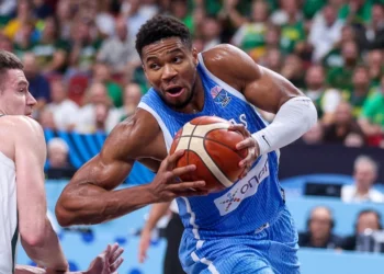 Η Ελλάδα επέστρεψε στους 4 του Eurobasket μετά από 16 χρόνια: Οι σφιγμένες γροθιές του Σπανούλη και το «άλλο ένα» του Αντετοκούνμπο