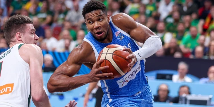 Η Ελλάδα επέστρεψε στους 4 του Eurobasket μετά από 16 χρόνια: Οι σφιγμένες γροθιές του Σπανούλη και το «άλλο ένα» του Αντετοκούνμπο