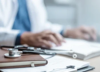 Συνελήφθη διευθυντής καρδιοχειρουργικής του Ιπποκράτειου για φακελάκι – Ζητούσε έως και 5.000 ευρώ