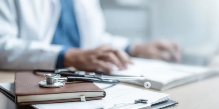 Συνελήφθη διευθυντής καρδιοχειρουργικής του Ιπποκράτειου για φακελάκι – Ζητούσε έως και 5.000 ευρώ