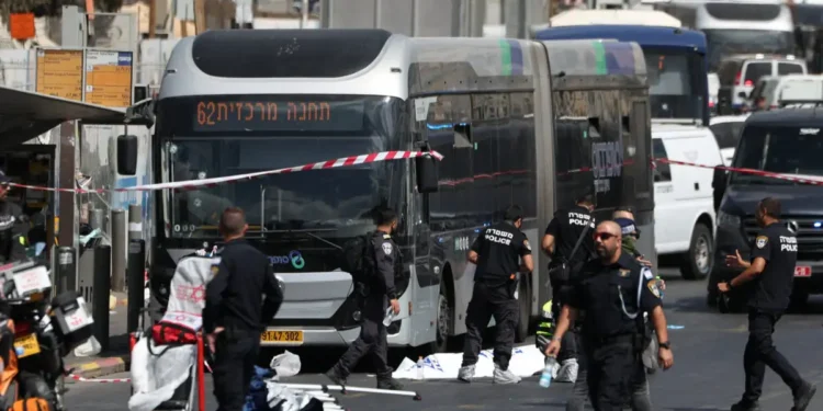 Τρομοκρατική επίθεση στην Ιερουσαλήμ: Δράστες άνοιξαν πυρ σε λεωφορείο – Αναφορές για νεκρούς, πάνω από 10 οι τραυματίες
