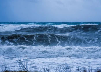 Καιρός: Επιμένουν οι ισχυροί βοριάδες και σήμερα – Έως 31 βαθμούς ο υδράργυρος