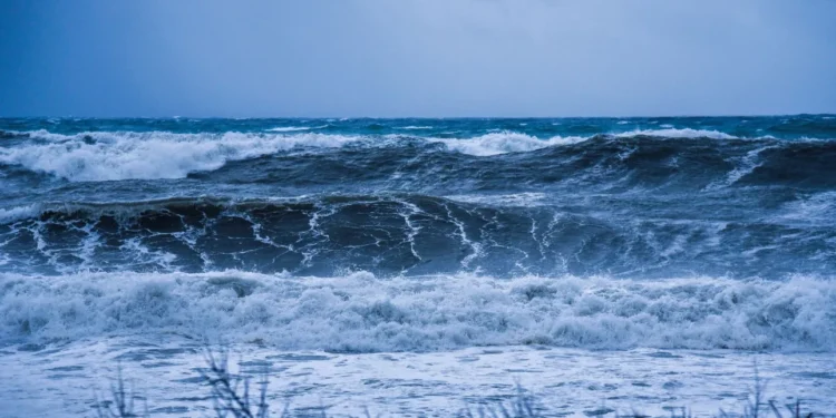 Καιρός: Επιμένουν οι ισχυροί βοριάδες και σήμερα – Έως 31 βαθμούς ο υδράργυρος
