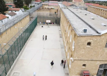 Φρίκη στις φυλακές της Κύπρου: Κατάδικοι βίαζαν συγκρατούμενό τους και έβγαζαν βίντεο