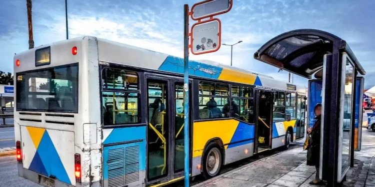 Ο δράστης που παρενόχλησε σεξουαλικά 22χρονη σε λεωφορείο φώναζε ότι έχει παιδιά για να μην συλληφθεί