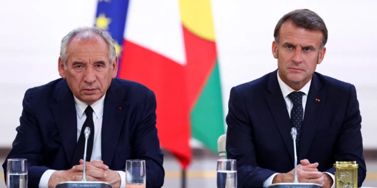 Η Γαλλία αντιμέτωπη με το χρέος και τον διχασμό: «Πώς να κυβερνήσεις μια χώρα που έχει 246 διαφορετικά είδη τυριού;»
