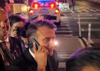 Απρόοπτο στη Νέα Υόρκη για τον Μακρόν: Τον απέκλεισε στον δρόμο η αυτοκινητοπομπή του Τραμπ – «Εγκλωβίστηκα εξαιτίας σου!»