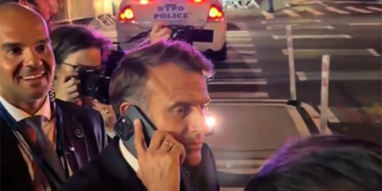 Απρόοπτο στη Νέα Υόρκη για τον Μακρόν: Τον απέκλεισε στον δρόμο η αυτοκινητοπομπή του Τραμπ – «Εγκλωβίστηκα εξαιτίας σου!»