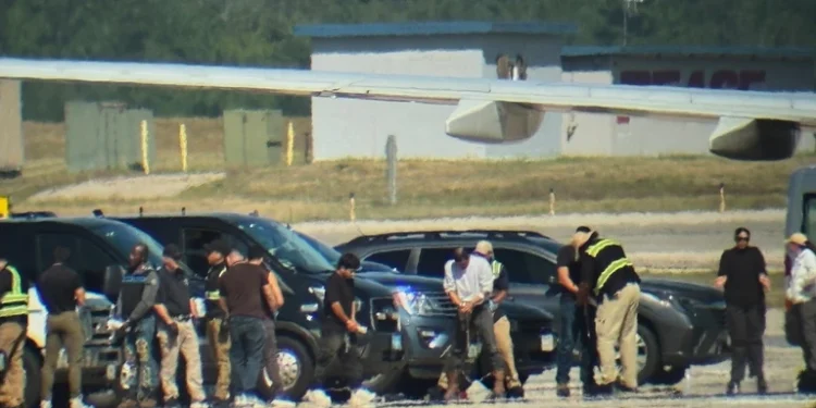 Γκάφα της ICE στις ΗΠΑ: Απέλασαν 475 εργαζόμενους της Hyundai – «Παγώνουν» τη μεγαλύτερή τους επένδυση οι Νοτιοκορεάτες