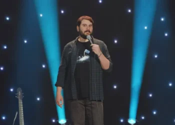 Πάρις Ρούπος: Η Pizza Fan τον απέλυσε επειδή ενόχλησε το σχόλιο του για την ελληνική σημαία – Ο Μπογδάνος απαίτησε την απολυσή του