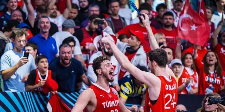 Προκαλεί ο Αλπερέν Σενγκούν: Οι αναρτήσεις με τον Κεμάλ και το «σας πείραξε ο θαλασσινός αέρας;» μετά το Ελλάδα – Τουρκία