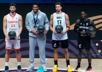 Η στιγμή που ο Σενγκούν δεν έδωσε το χέρι του στον Γιάννη: Τι συνέβη με τον Σρέντερ – Δείτε βίντεο