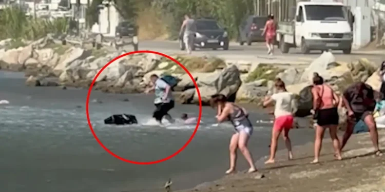 Σκιάθος: Τουρμπίνες αεροσκάφους της Ryanair «πέταξαν» βαλίτσες τουριστών στο νερό – Δείτε βίντεο