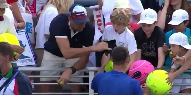 US Open: Αναγκάστηκε να ζητήσει συγγνώμη ο «πιο μισητός άνθρωπος στην Αμερική», ο Πολωνός CEO που έκλεψε το υπογεγραμμένο καπέλο από παιδί