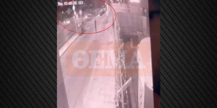 Τροχαίο στη Βουλιαγμένης: Η στιγμή της θανατηφόρας καραμπόλας – Αυτοκίνητο χτύπησε από πίσω το ΙΧ με οδηγό την 64χρονη