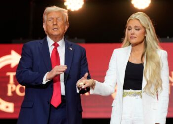 «Ο Τσάρλι Κερκ δεν μισούσε τους αντιπάλους του, εγώ τους μισώ» είπε ο Τραμπ στο τελευταίο αντίο του συντηρητικού ακτιβιστή