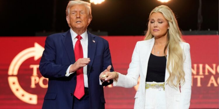 «Ο Τσάρλι Κερκ δεν μισούσε τους αντιπάλους του, εγώ τους μισώ» είπε ο Τραμπ στο τελευταίο αντίο του συντηρητικού ακτιβιστή