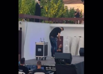 Μήνυση ιερέων στον Αλέξανδρο Τσουβέλα για το viral βίντεο με τον ιερέα