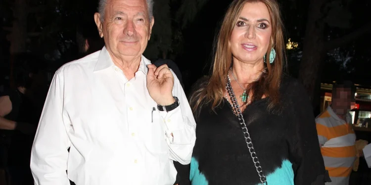 Ξεκίνησε η δίκη για τον θάνατο του Σήφη Βαλυράκη – «Τον έσφαξαν…», κατέθεσε η σύζυγός του ως πρώτη μάρτυρας