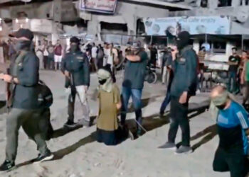 Η Χαμάς εκτέλεσε στη μέση του δρόμου τρεις Παλαιστίνιους «συνεργάτες του Ισραήλ»(Βίντεο)