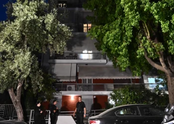 Θρίλερ στον Νέο Κόσμο: Ζευγάρι βρέθηκε νεκρό σε διαμέρισμα – Δίπλα τους βρέθηκε όπλο