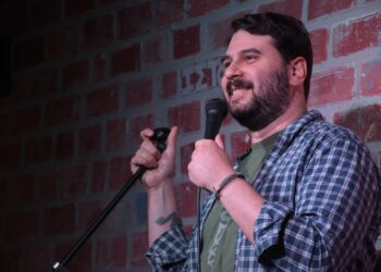 Εμετός από Π.Ρούπο: Κάνει «αστειάκια» λέγοντας πως αυνανίστηκε με εικόνισμα της Αγίας Φωτεινής (βίντεο)