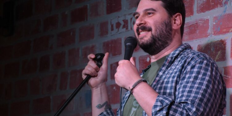 Εμετός από Π.Ρούπο: Κάνει «αστειάκια» λέγοντας πως αυνανίστηκε με εικόνισμα της Αγίας Φωτεινής (βίντεο)