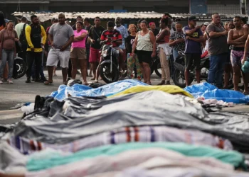 Σοκαριστικές εικόνες από το Ρίο ντε Τζανέιρο: Σκηνές πολέμου σε αστυνομική έφοδο κατά συμμορίας – 132 νεκροί, πτώματα στους δρόμους