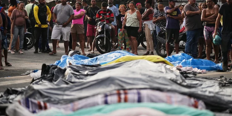 Σοκαριστικές εικόνες από το Ρίο ντε Τζανέιρο: Σκηνές πολέμου σε αστυνομική έφοδο κατά συμμορίας – 132 νεκροί, πτώματα στους δρόμους