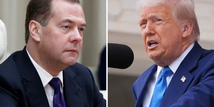 Οργή Μεντβέντεφ για τις κυρώσεις Τραμπ: Πράξη πολέμου εναντίον της Ρωσίας – Πηγαίνει γυρεύοντας