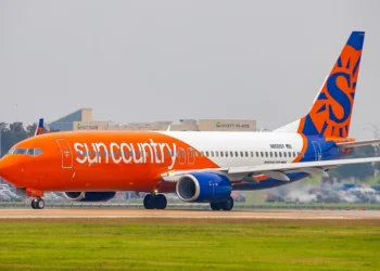 Χάος σε πτήση: Φορούσε «15 μάσκες» και φώναζε ότι οι ομοφυλόφιλοι του προκαλούσαν καρκίνο