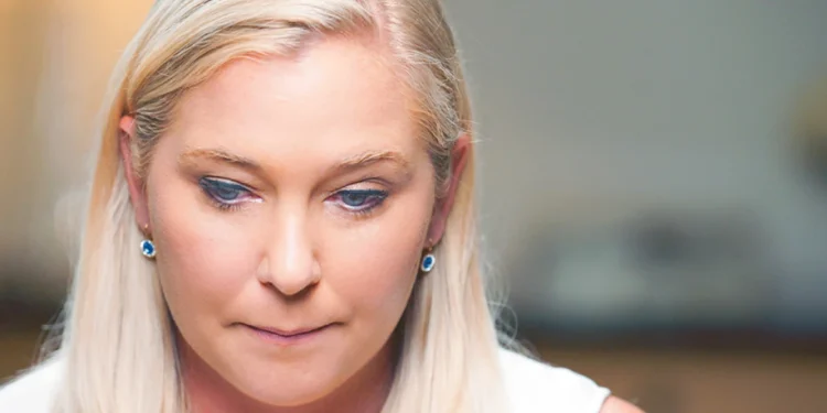 «Με βίασε γνωστός πρωθυπουργός, ηδονιζόταν να τον ικετεύω για τη ζωή μου» – Το νέο απόσπασμα από το βιβλίο της Βιρτζίνια Τζιουφρέ